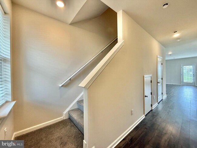 Building Photo - 200 Mazzeo Dr
