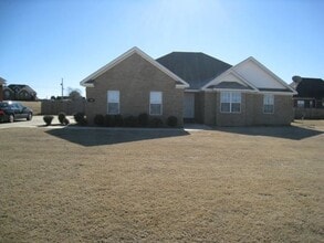 Building Photo - 207 Reeney Dr