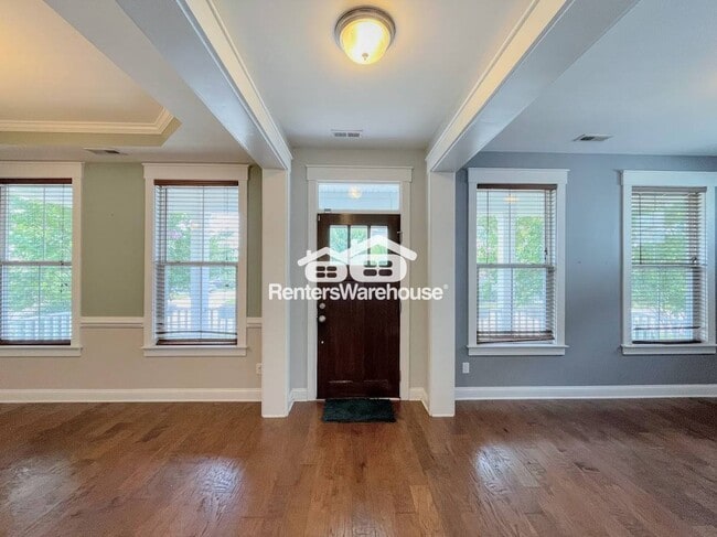Building Photo - 3304 Patrick Henry Dr