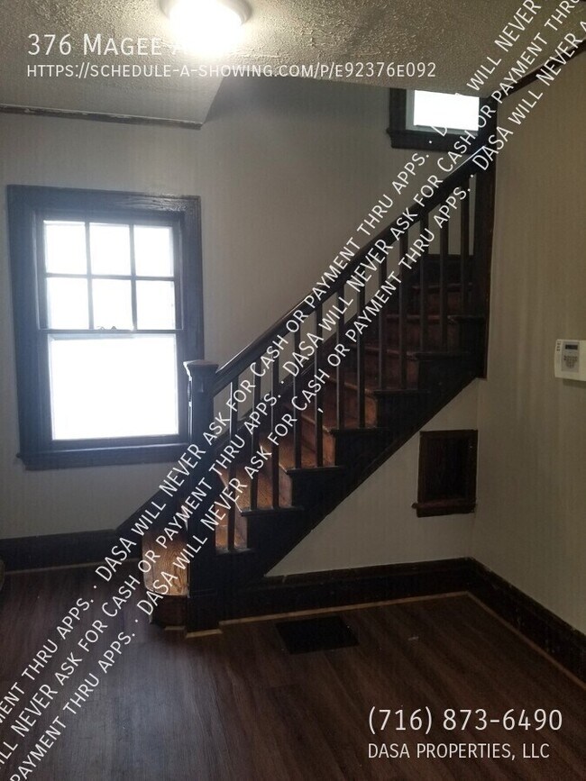 Building Photo - 376 Magee Ave