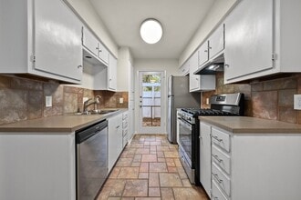 Building Photo - 2210 Quarry Rd