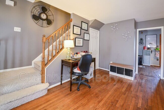 Building Photo - 16 Carriage House Cir
