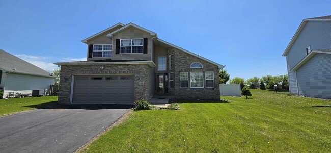 Building Photo - 2416 Boxwood Ln