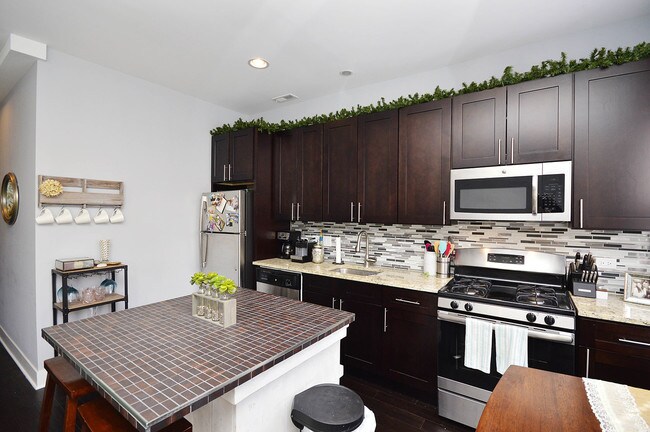 Foto del edificio - 939 N Ashland Ave