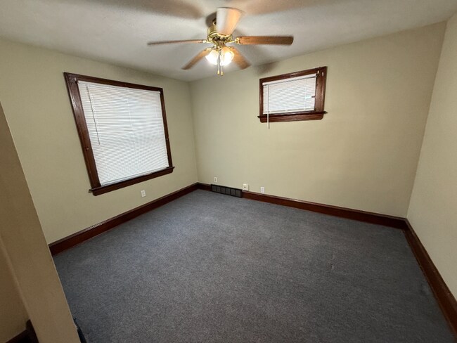 Foto del edificio - 3706 Stickney Ave