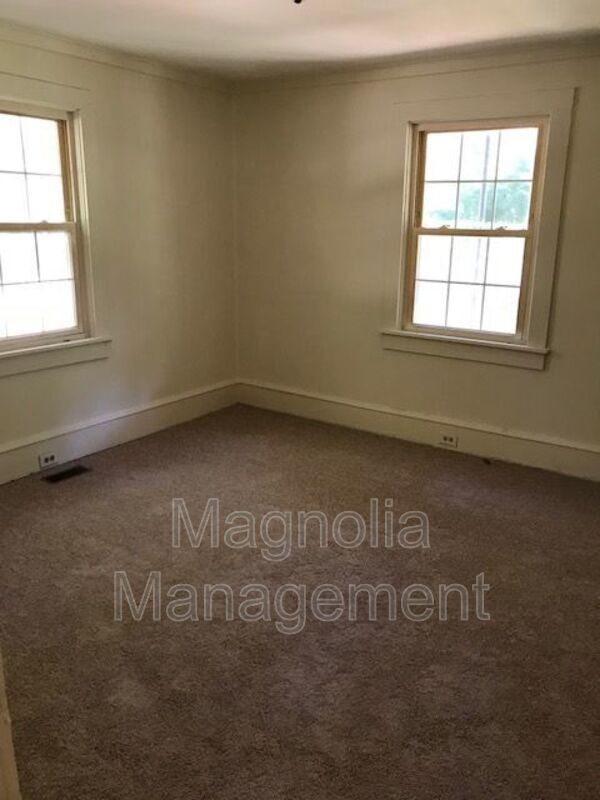 Building Photo - 311 Davis St