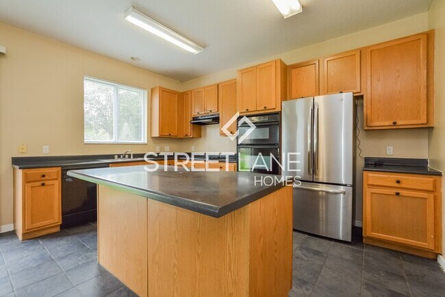 Building Photo - Now offering first full month free!!