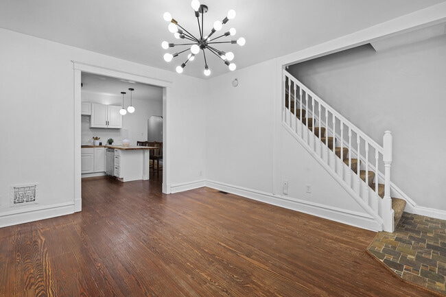 Building Photo - 3337 Salena St