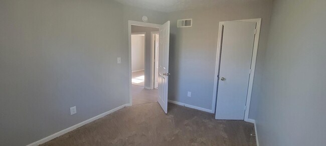 Building Photo - 413 Chapman Ct