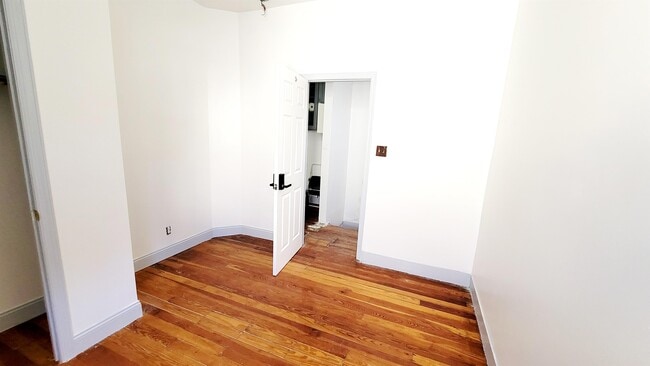Building Photo - 535 E 29th St