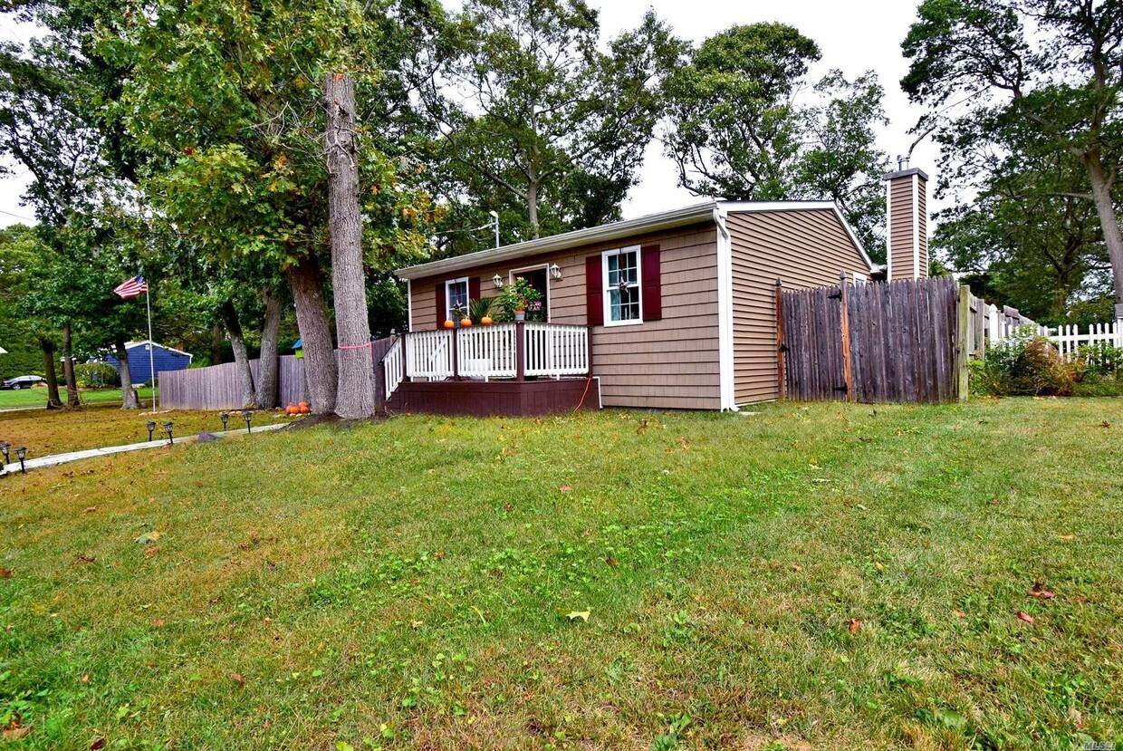 15 Orienta Ave, Lake Grove, NY 11755 House Rental in Lake Grove, NY
