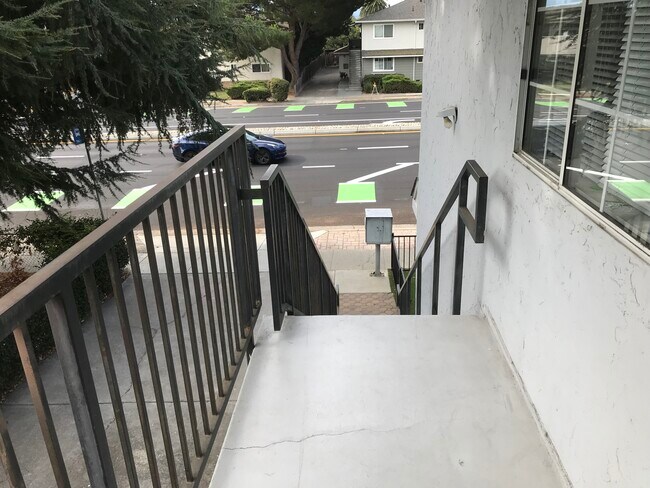 Foto del edificio - 1089 W Hamilton Ave
