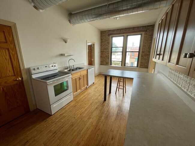 kitchen with dishwasher - 2556 Lyndale Avenue South