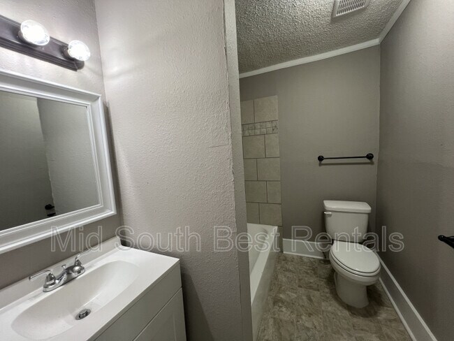 Building Photo - 3273 Yale Ave