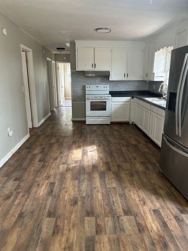 Foto del edificio - 4-Bedroom, 1-Bath Home in Sharon, SC