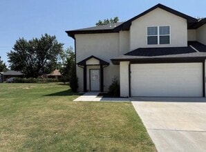 Building Photo - 604 Abadan Dr