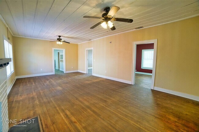 Building Photo - 1810 Sandefer St