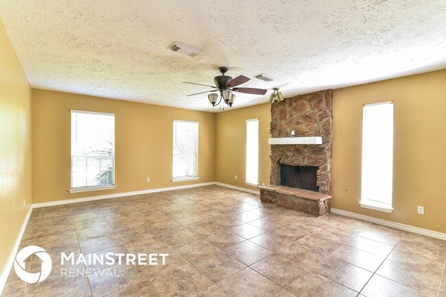 Building Photo - 14815 Oak Pines Dr