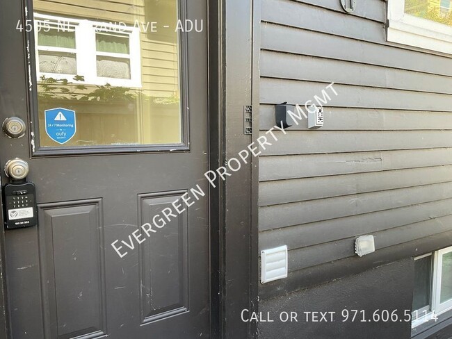 Building Photo - Stunning 2BD/1BA ADU in Prime Alberta Loca...