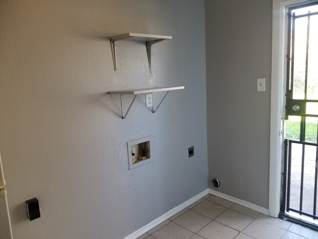 Building Photo - 5152 Markwood Ln