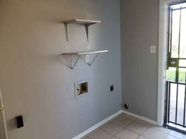 Foto del edificio - 5152 Markwood Ln