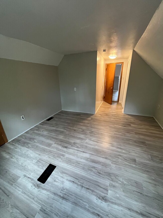 Foto del edificio - 16605 Stansbury Ave
