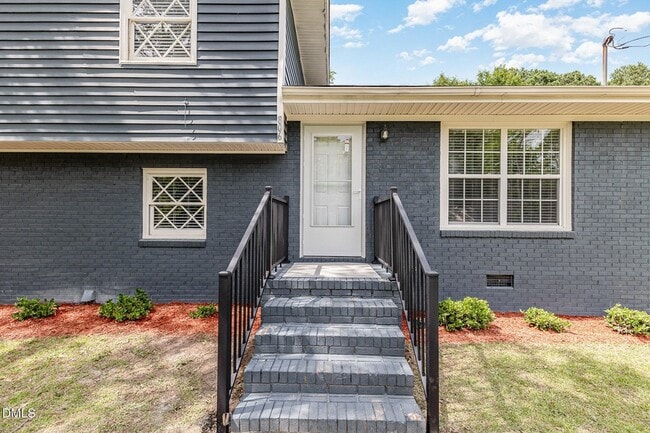 Building Photo - 806 Primrose St