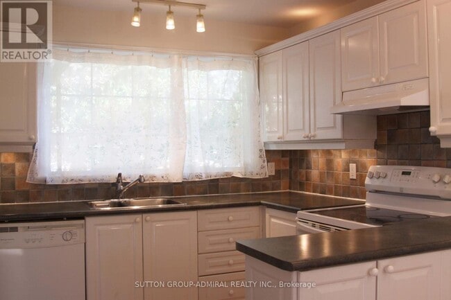 Building Photo - 141 Elvaston Dr