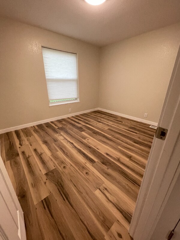 Foto del edificio - 297 Guthrie Rd