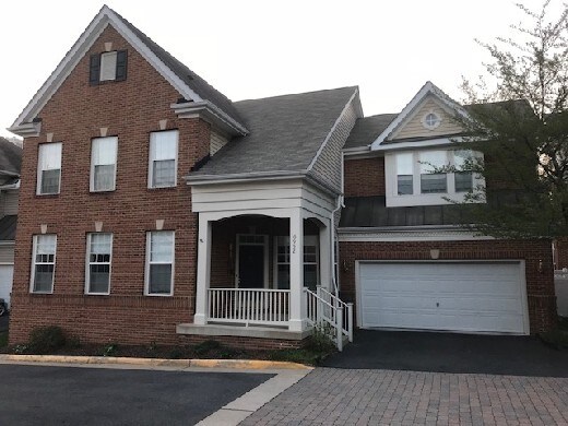 Primary Photo - Single Family Home-Near to Ft Belvoir