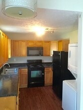 Building Photo - 305 Moss Rose Ct