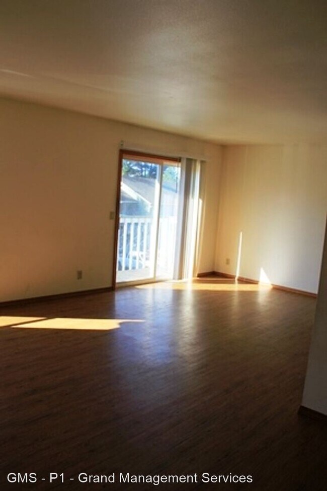 Building Photo - 2 br, 1 bath Apartment - Sea Mist Apartmen...