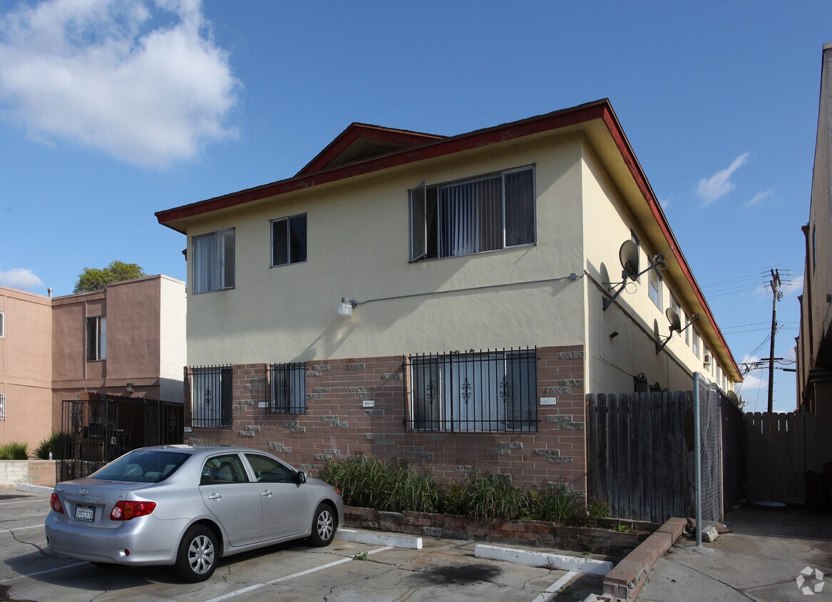 Building Photo - 3817-3823 Marlborough Ave