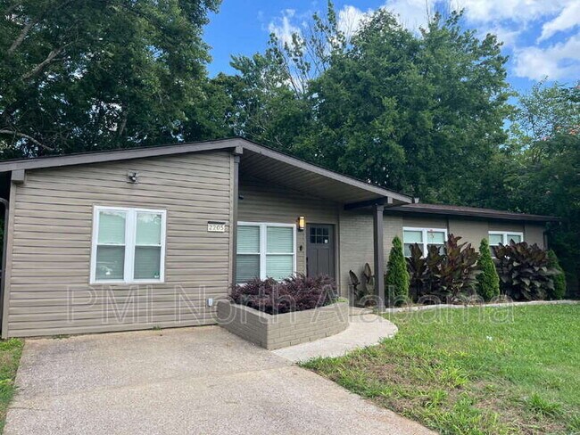 Building Photo - 2205 Norwood Dr NW