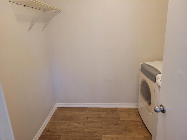 Building Photo - 4220 Ponds Dr