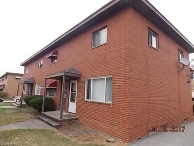 Building Photo - 16220 Maplewood Ct
