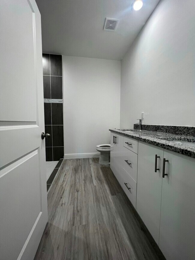 Building Photo - 8020 Royal Circle
