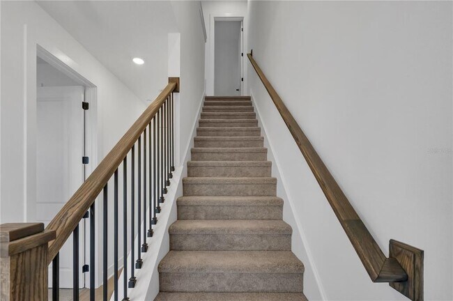 Foto del edificio - 15381 Hamlin Pk Dr