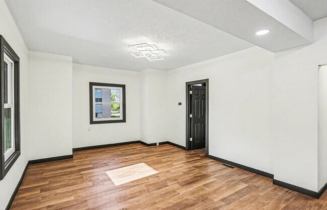 Building Photo - 1341 N 45th St