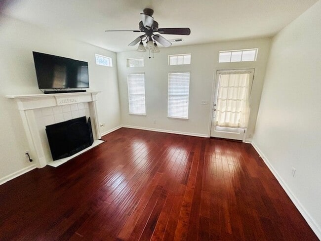 Building Photo - Charming 3-Bedroom Home for Rent in Prime ...