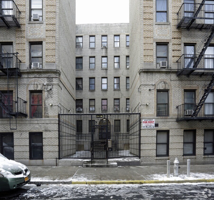 2415 Morris Ave Bronx Ny 10468 Apartments Bronx Ny Apartments Com