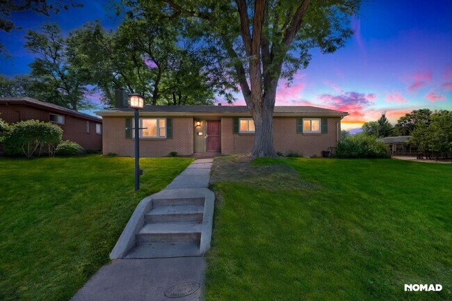 Spacious 4BR House in South Denver - Spacious 4BR House in South Denver