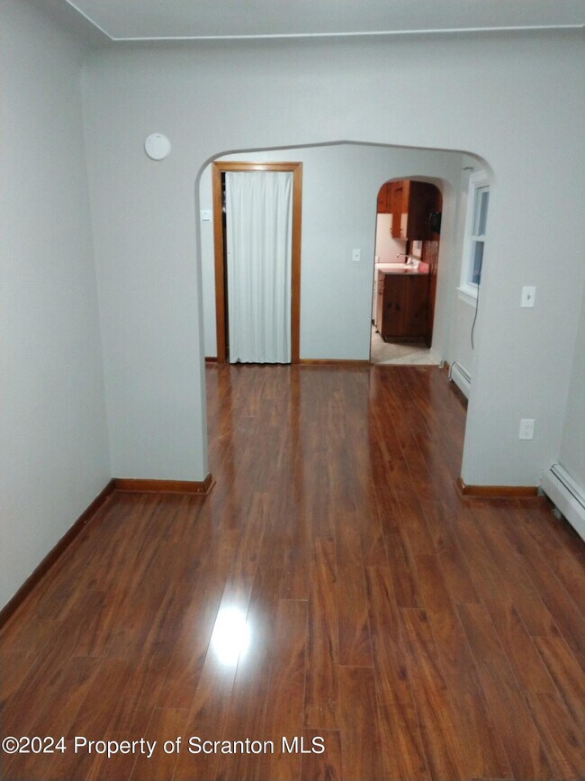 Foto del edificio - 1357 N Main Ave