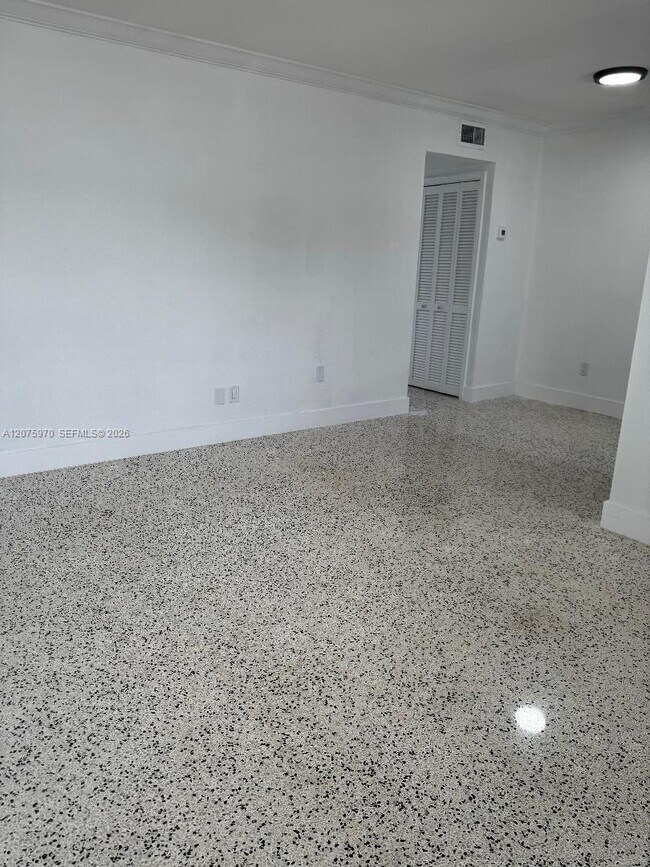 Foto del edificio - 2725 SW 25th St