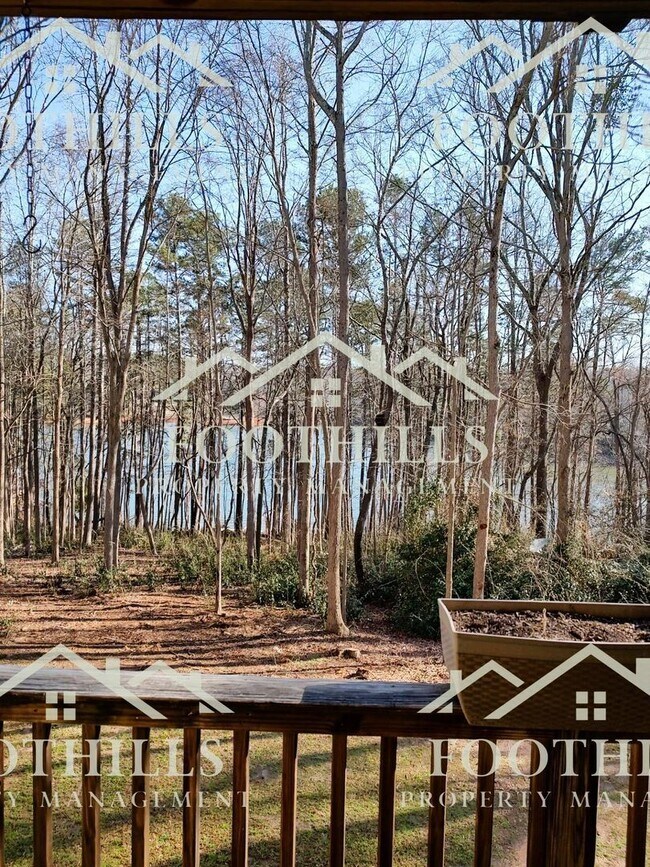 Foto del edificio - 213 Lookover Dr