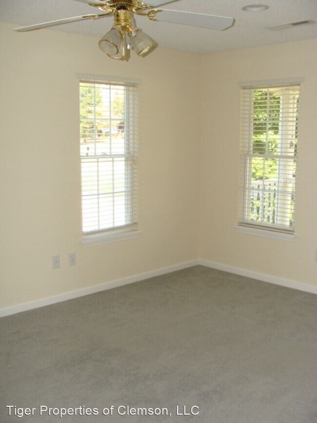 Building Photo - 3 br, 2 bath House - 208 Blue Ridge Dr