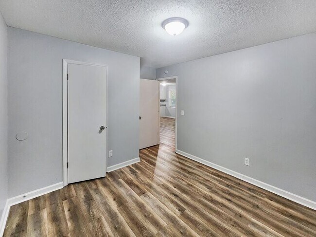 Foto del edificio - 707 W Creek Cir