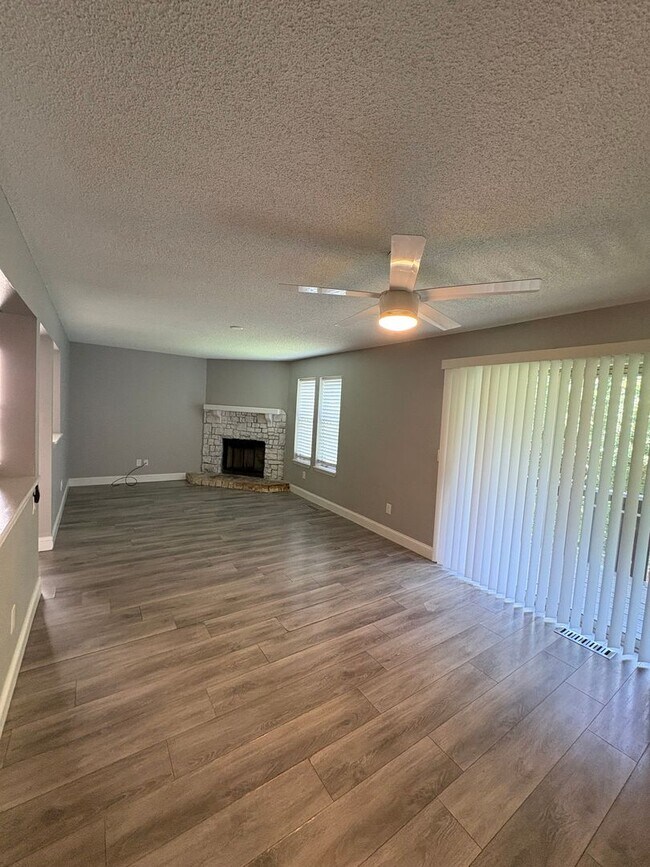 Building Photo - 6815 NW Mokane Ave