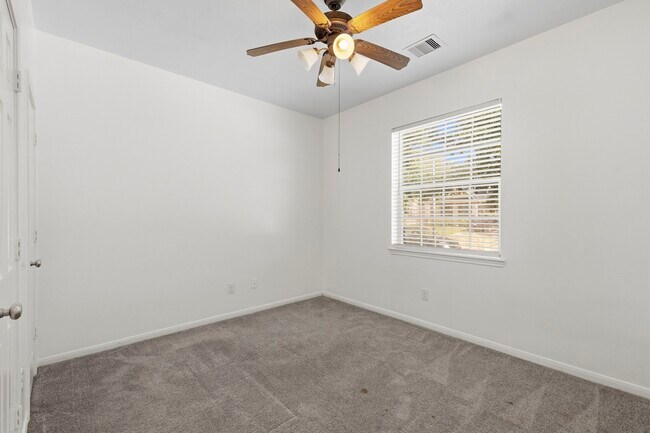 Foto del edificio - 21635 Alta Peak Way