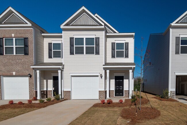 Foto del edificio - Beautiful Brand New 3 Bedroom 2.5 Bath Townhome in Hickory Glen!